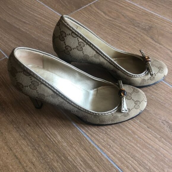 GUCCI MONOGRAM HEELED PUMPS - PURCHASED IN ITALIA - Picture 6 of 7